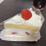 シャトレーゼ - 料理写真:スペシャル苺ショート ¥410