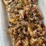 たこ焼き まるはち - かつお節と 青のり たっぷり✧︎*。6個で500円税込は安い‼️具だくさんで 美味しかったよ♪2個サービス！(〃'▽'〃)ﾔｯﾀﾈ