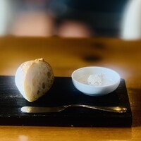 レストラン カーブドッチ - ①【パン】
                    自家製酵母の24時間発酵パン、越後もち豚肉のリエット