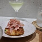 Haruka Murooka - 鹿児島県産グリーンピース入りの焼きたてフォカッチャ