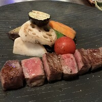鉄板焼 花 - 特選黒毛和牛雌牛A5ランクサーロインステーキと季節の焼き野菜