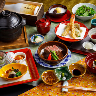 肉料理や天ぷらが味わえる輝和味コース。プレートのご用意も可