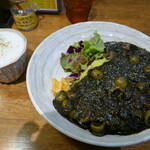 SPICY CURRY 魯珈 - イカ墨BLACKルー増しライス増し+ラッシー2200円