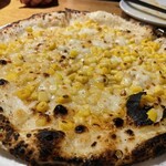 アダット マルヤマ - コーンのピザ