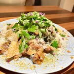 創作料理Ryota  - ● 富山湾ホタルイカと南知多新玉ねぎ　イカ墨を練り込んだ春のスパゲッティーニ　自家製カラスミとパルミジャーノチーズ添え