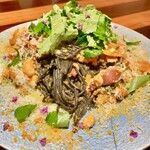 創作料理Ryota  - ● 富山湾ホタルイカと南知多新玉ねぎ　イカ墨を練り込んだ春のスパゲッティーニ　自家製カラスミとパルミジャーノチーズ添え