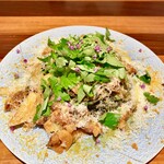 創作料理Ryota  - ● 富山湾ホタルイカと南知多新玉ねぎ　イカ墨を練り込んだ春のスパゲッティーニ　自家製カラスミとパルミジャーノチーズ添え