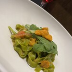 Motivo ワインと料理 - ほうれん草麺の雲丹パスタ