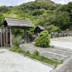 手造りそば 打墨庵 加瀬 - 杉皮葺きが素朴な風情の門構え