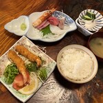 なかむら - 店名冠した、なかむら定食は適度なサイズの海老フライ2本にお刺身もしっかり