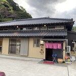 なかむら - 民家風な構え