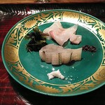 ななしの庵 - サヨリとカレイのお造り　右の梅と昆布の合わせ物が非常に深みがありよかった