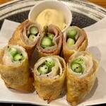 魚崎酒場 きりん - アスパラとベーコンとチーズの春巻き
