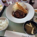 那須ちふり湖カントリークラブレストラン - ハンバーグ、エビフライ定食