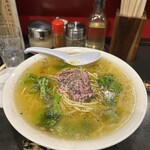 らあめん 万咲 - 豚骨ペペロンチーノ　麺固め　味濃いめ　油多め