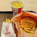 ケンタッキーフライドチキン - 料理写真:チーズにおぼれるフィレバーガー(チェダー入り)セット（950円）