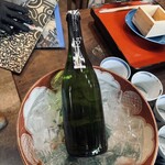 樽酒と蕎麦VIBES - 泡　皆んなで開けてみた