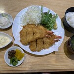 漣 - 豪華な海老フライ定食。