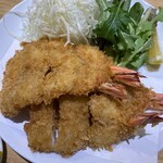 漣 - 普通のエビフライだが、こちらの海老フライは普通でも、大きく食べ応えあります。