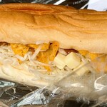 元気パン コネル - チップスがコッペパンに。横須賀伝統のポテチパンの進化形みたいなメキシカンタコスコッペ。興味本位でいただいてみて、これはアリでした