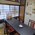 彌助すし - 席です。