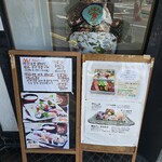 彌助すし - 表の看板です。