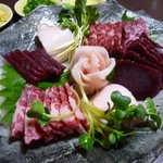 博多若鳥 - 馬刺し三種盛り