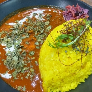 スパイスカレーと駄菓子屋 ハニーバジャー_1