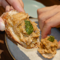 焼肉×創作びすとろ 笑進笑明 - ハチノスとギアラのタルティーヌ