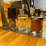 つけ麺 燕武 - 卓上調味料