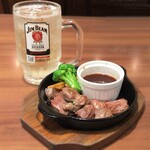 東京バル - 塩麹漬け牛ハラミのカットステーキ