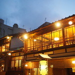 鳥彌三 - 床から見える建物