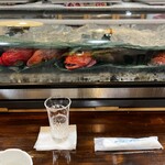 こんべぇ - ケースに並んでる魚達