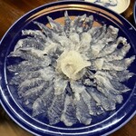 こんべぇ - カワハギの刺身
            