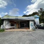 七里川温泉 - 建物の外観。なかなか年季入ってます♪