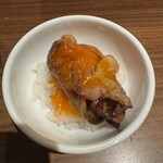 うしごろバンビーナ - タレと卵黄に絡ませてオンザライス