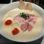 ラーメン家 あかぎ - 鶏白湯しょうゆ＋味玉