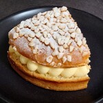 エシレ パティスリー オ ブール - 1/4にカットして。