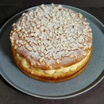 エシレ パティスリー オ ブール - グランド トロペジェンヌ・エシレをお皿に移す。シンプル極まる美がここにある。