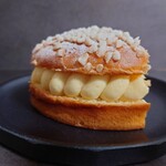 エシレ パティスリー オ ブール - カット品を横から見る。