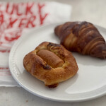 LUCKY BAKERY - 