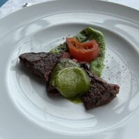 リストランテ・アッティモ - 本日の肉料理: オーストラリア産牛ザブトンの炭火焼き バジルバター添え
