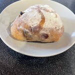 ケリイブレッド - お勧め！ブルーベリークランベリーのチーズ包み240円