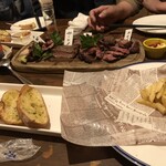 大衆ビストロ PA9PA9 - 牛肉盛り合わせ