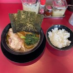 家系ラーメン たつ家 - 