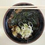 長寿庵 - 丼は小振りに映るが高さがあって、意外にヴォリューミー