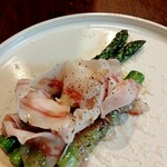 CIVIDALE - グリーンアスパラとグアンチャーレ⭐️ランチでも頂けるのがとっても嬉しい♡♡甘〜く焼けたアスパラと軽いとろけ感のグアンチャーレ⭐️前菜から心が高まります♫♫(๑˃̵ᴗ˂̵)