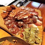 トラットリア ダイ パエサーニ - サラミ盛り合わせ