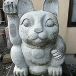 青竹手打ラーメン 日向屋 - 店前の招き猫