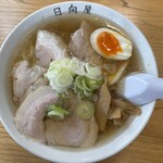 青竹手打ラーメン 日向屋 - チャーシュー麺